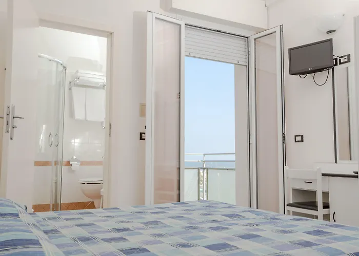 فندق Baltic 3*